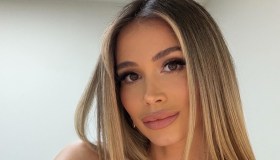 Diletta Leotta raggiante in total red per l’ultimo match prima del parto