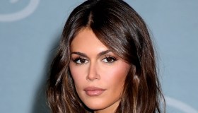 Kaia Gerber a New York sembra Cindy Crawford negli anni ’90 (ma con l’addome cut out)