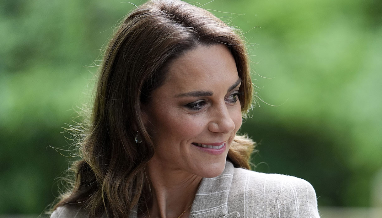 Kate Middleton di nuovo coi bambini: un incanto in bianco. Nuove foto