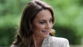 Kate Middleton di nuovo coi bambini: un incanto in bianco. Nuove foto