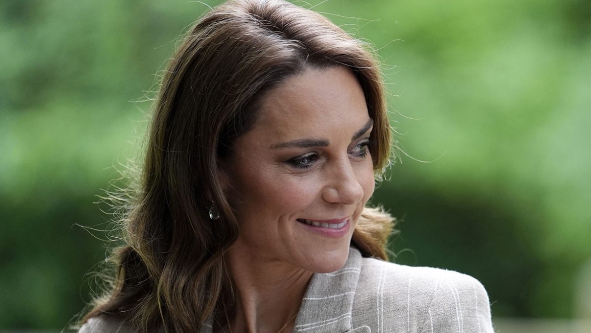 Kate Middleton di nuovo coi bambini: un incanto in bianco. Nuove foto