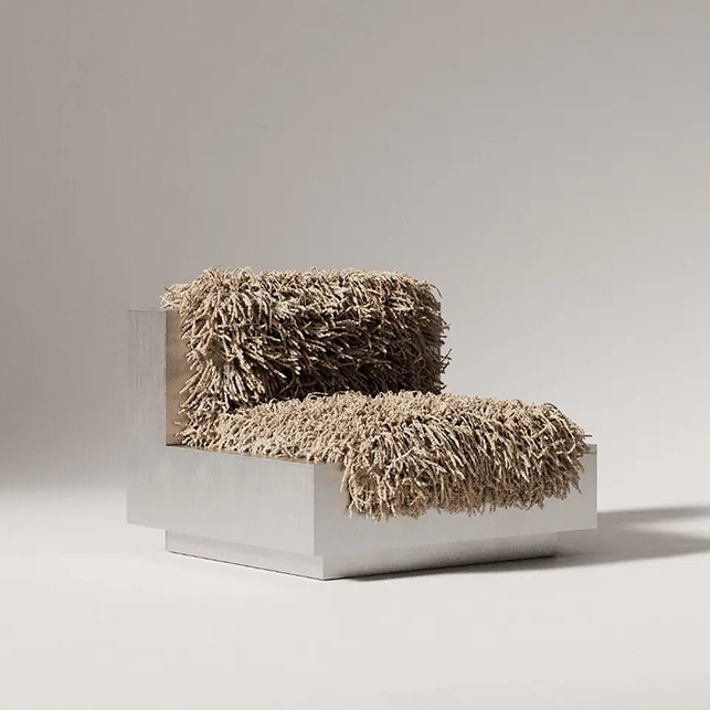 Poltrona monolitica di Leo Lague con struttura in acciaio verniciato bianco e imbottitura in pula di seta naturale a frange irregolari beige, su fondo grigio chiaro neutro