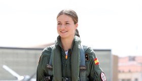 Leonor di Spagna in tuta militare pilota un Caccia