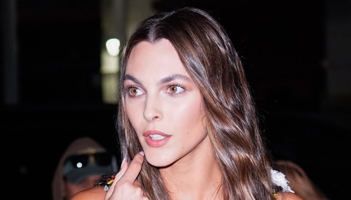 Met Gala pre-party da Bezos, Vittoria Ceretti sensualissima in trasparenze