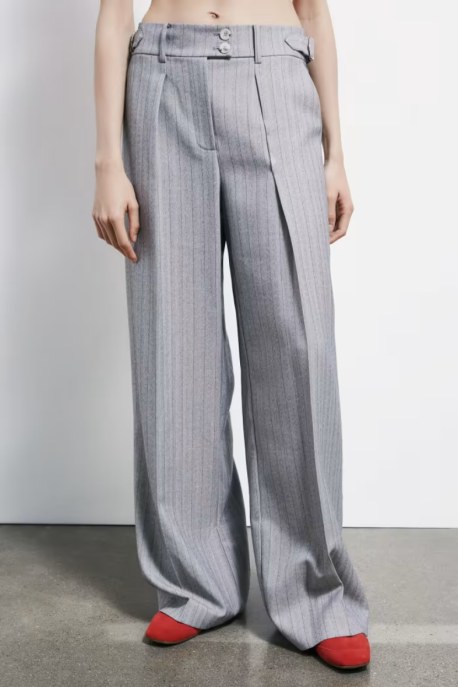 Dagli harem pants ai modelli con spacco, i 5 pantaloni di tendenza da amare questa primavera 2026