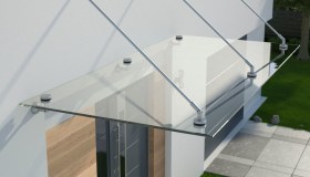 Pensiline in condominio, quali permessi occorrono e chi paga