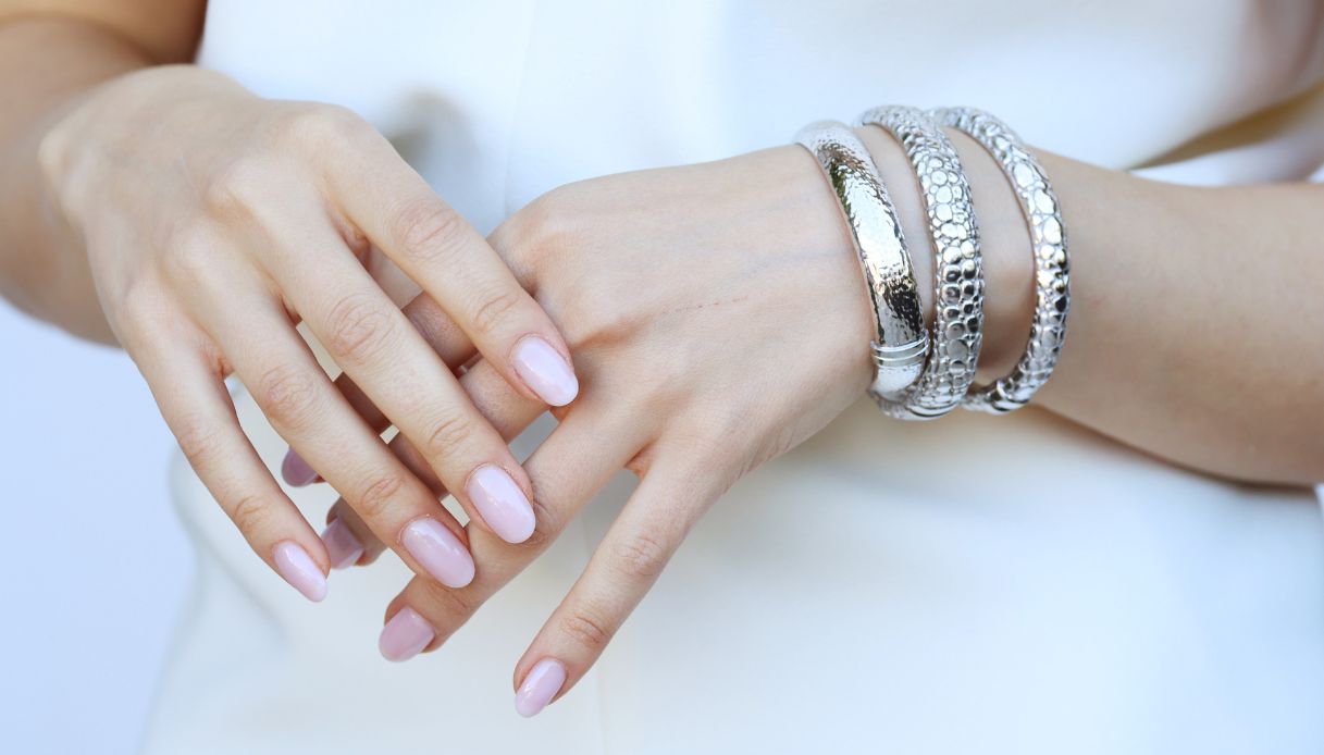 le pink nails sono il modo pi249 cool di indossare lo smalto rosa e tutte le sue sfumature questa primavera da Dilei.it le pink nails sono il modo pi249 cool di indossare lo smalto rosa e tutte le sue sfumature questa primavera
