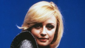 Raffaella Carrà, furto alla mostra di San Benedetto del Tronto: spariti oggetti originali