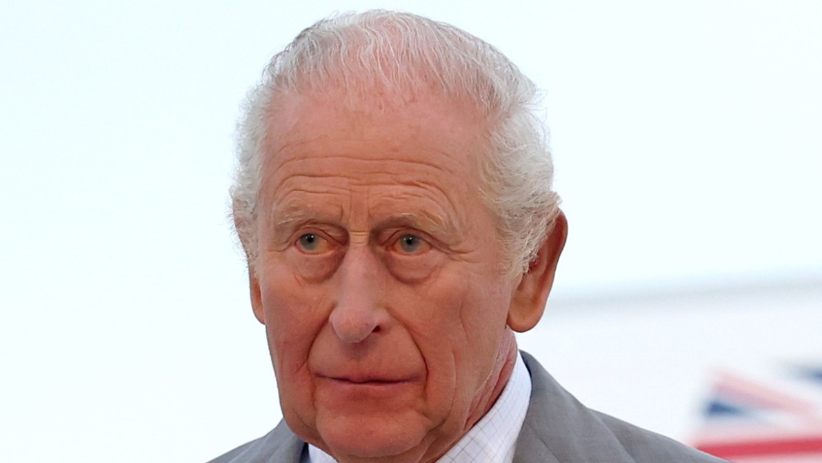 Re Carlo, l’ultimo gesto prima di lasciare per sempre le Bermuda