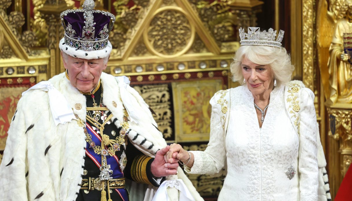Re Carlo e la Regina Camilla alla cerimonia di apertura del Parlamento 