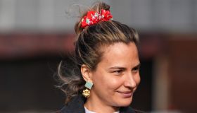 Uno scrunchie per capelli. L’accessorio che non lascia segni sulla chioma e che, da solo, ti rifà l’hair look