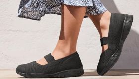 Le sneakers più comode di sempre diventano ballerine. Ed elevano il look (e la comodità) a un altro livello