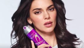 Come funziona lo spray ai peptidi di collagene che dona un effetto “volume istantaneo” anche ai capelli più fini