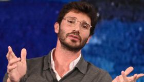 Stefano De Martino di nuovo vittima dei vandali: gli inquietanti graffi sulla fiancata dell’auto