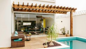 Giardino e terrazzo primavera estate 2026, le tendenze che cancellano i confini tra dentro e fuori