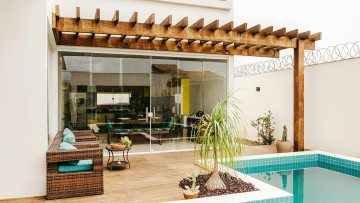 Giardino e terrazzo primavera estate 2026, le tendenze che cancellano i confini tra dentro e fuori