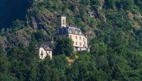 La Villa-Castello di Cervatto con vista mozzafiato, tra storia e simbolismi