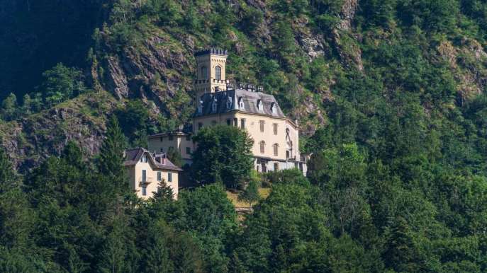La Villa-Castello di Cervatto con vista mozzafiato, tra storia e simbolismi