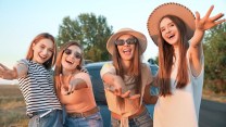 Parto con le amiche (ma lui non vuole): come fare