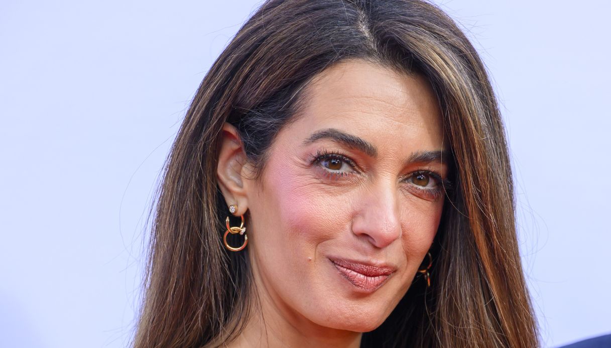 amal clooney cambia look il nuovo taglio dalle vibes anni 821770 232 gi224 tendenza da Dilei.it amal clooney cambia look il nuovo taglio dalle vibes anni 821770 232 gi224 tendenza