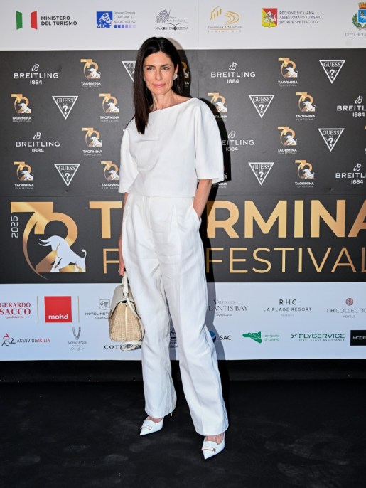 Anna Valle, ecco come si indossa il total white quest'estate: il look a Taormina