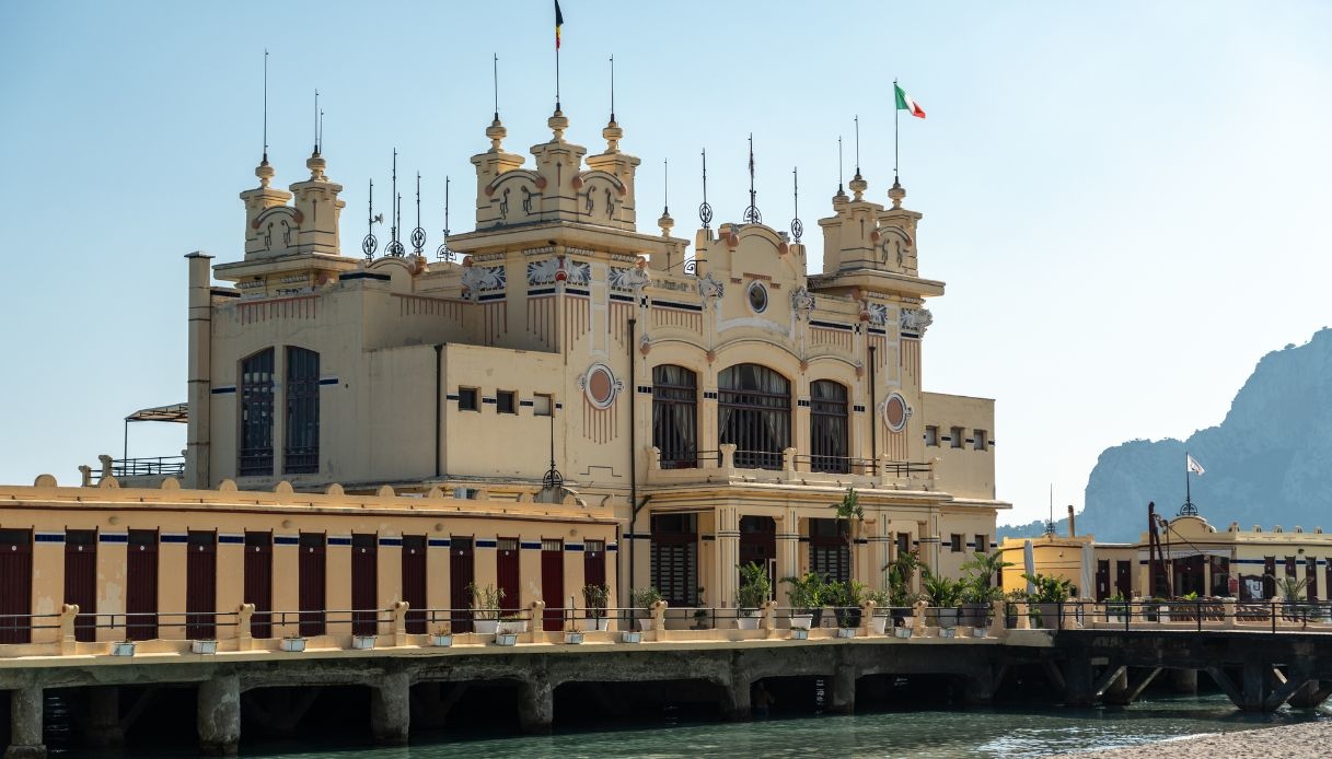 antico stabilimento balneare di mondello il liberty in riva al mare da Dilei.it antico stabilimento balneare di mondello il liberty in riva al mare