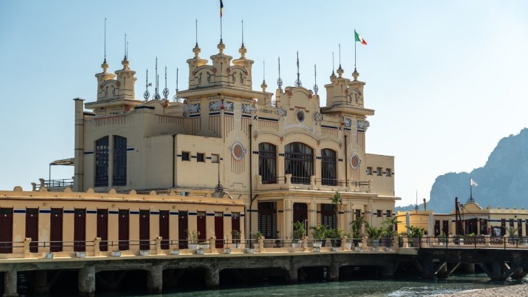 Antico stabilimento balneare di Mondello, il Liberty in riva al mare