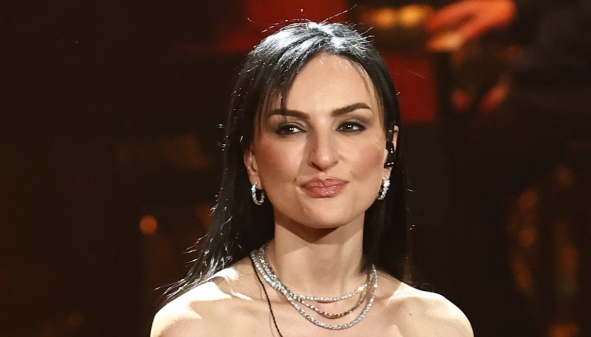 Arisa in lingerie, le foto dopo le critiche dividono i fan: la sua risposta non ha bisogno di parole