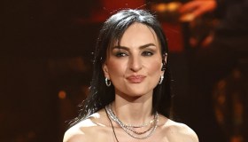 Arisa in lingerie, le foto dopo le critiche dividono i fan: la sua risposta non ha bisogno di parole