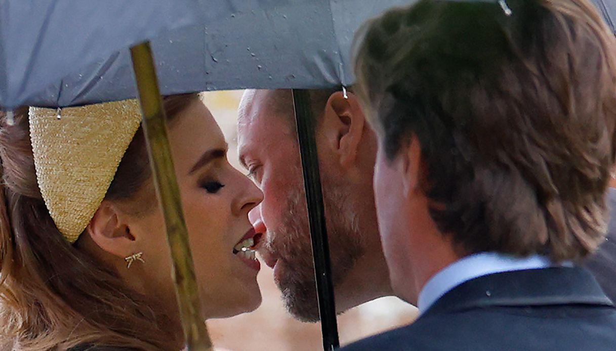 Principe William e Beatrice, il bacio che fa mormorare il Regno Unito