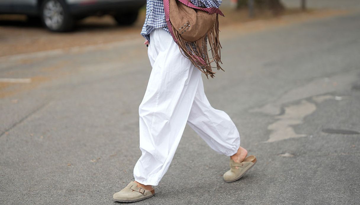 Ho osservato lo street style e ne sono certa: le Birkenstock Boston sono l’unico sabot che si indosserà questa estate