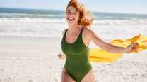 Body Confidence in spiaggia: come il giudizio sul proprio corpo in costume rovina la vita sessuale