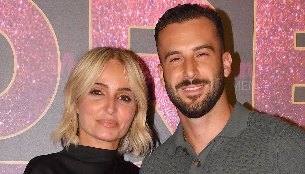 Andrea Muller dopo il trapianto di capelli, la reazione di Veronica Peparini e delle figlie