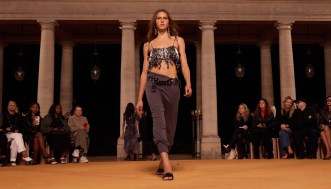 Suede obsession: 5 must-have scamosciati per cui perdere la testa nell’inverno 2026