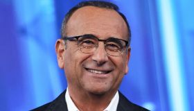 Sanremo 2027, Carlo Conti: “De Martino non ha bisogno di consigli”. E dice la sua sul cambio del regolamento