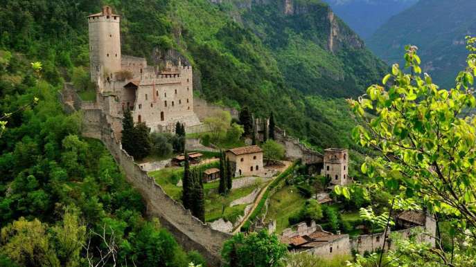 L’imponente Castello di Avio, un tesoro medievale nella natura incontaminata