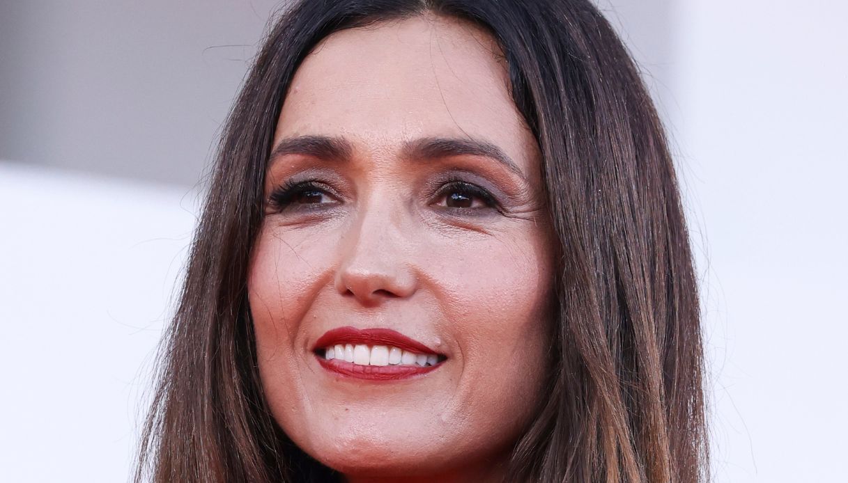 Caterina Balivo in Costiera Amalfitana, la vacanza tra sole e scelte di stile