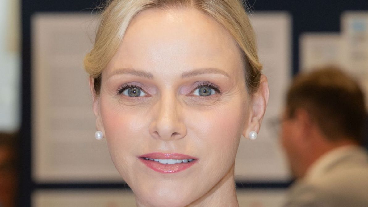 Charlene di Monaco rompe la “maledizione” di Kate Middleton con un abito da 1.150 euro