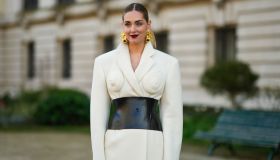 Dagli anni Novanta con furore: le cinture chunky sono tornate e stanno bene a tutte. Come abbinarle