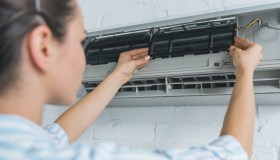 Caldo e condizionatori, quando c’è il rischio legionella e batteri. Il vademecum