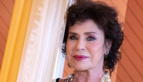 “Ho deciso di essere più Corinne che Corinne Cléry. Con Barbara Bouchet sogno di fare la nonna detective”
