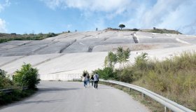 Il Cretto di Gibellina, la monumentale opera di land art di Alberto Burri