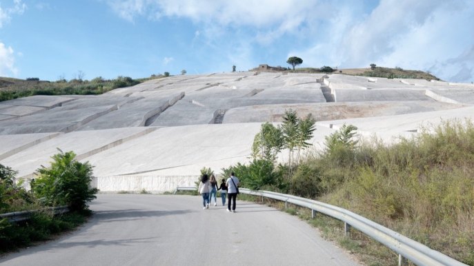 Il Cretto di Gibellina, la monumentale opera di land art di Alberto Burri