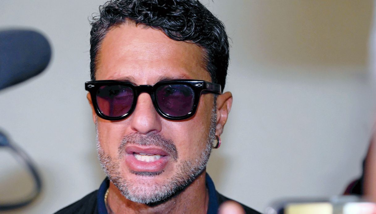 Fabrizio Corona rompe il silenzio sul figlio: “Vive in comunità, ha la sindrome di Asperger”