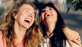 Giornata Internazionale dell’Amicizia, le amiche fanno bene alla salute mentale