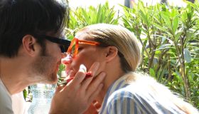 Michelle Hunziker e Giulio Berruti non si nascondono più: baci e passione a Ostia