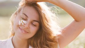 Il segreto per lasciare la scia quando cammini è il profumo per i capelli: loro svolazzano e tutti si girano