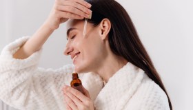 5 sieri estivi alla vitamina C per un boost anti age mirato e dall’efficacia visibile