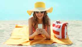 Il flirt da ombrellone nell’era del dating digitale: è ancora così?