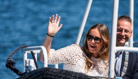 Ingrid di Norvegia conquista tutti al campo estivo coi bambini: la futura regina tra granchi e quad